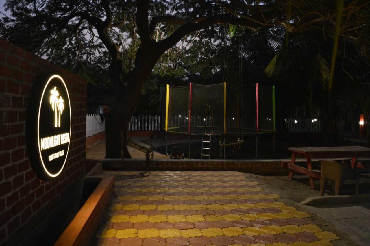 Oyo 81018 Moonlight Farm Stays Solapur Exterior foto